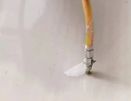 卓资瓷砖空鼓维修公司专业解答在瓷砖铺贴过程中，如果使用的砂料过粗（如全部使用了粗砂），可能会导致以下问题